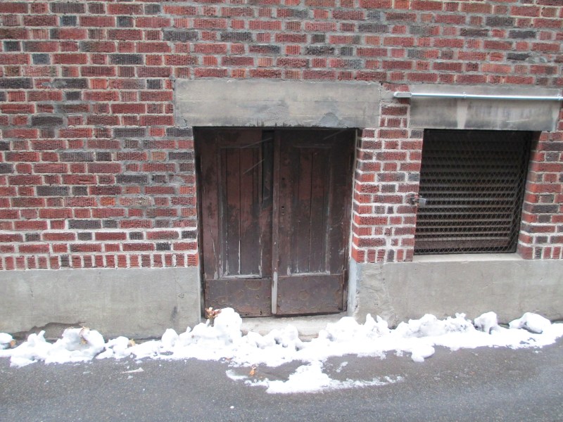 Ice box delivery door